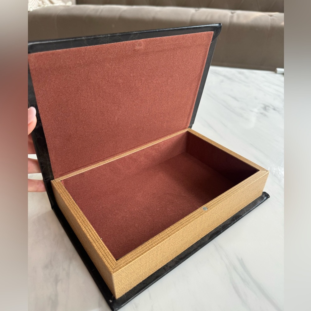 Faux Book Box Openable - Picture 3 of 6